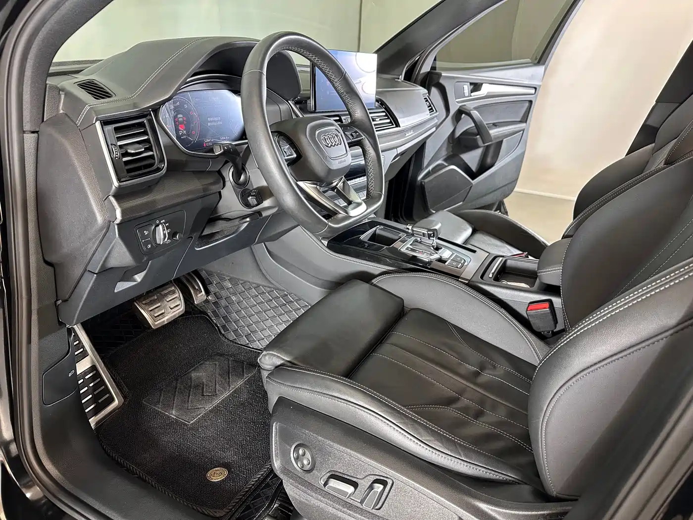 Audi Q5L 2024 Model 40 TFSI Luxury Dynamic фото 6
