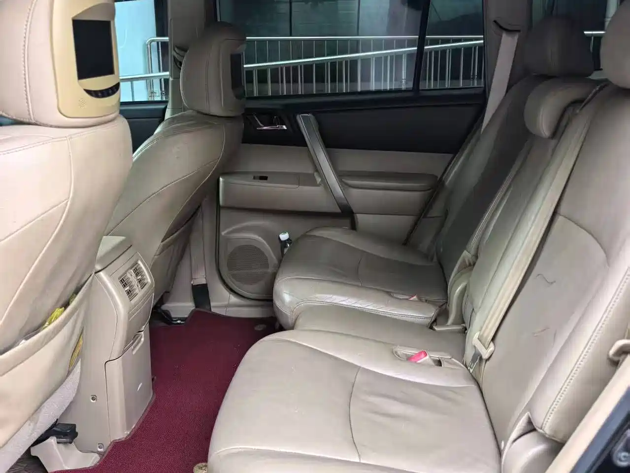 Photo 8 - Toyota Highlander