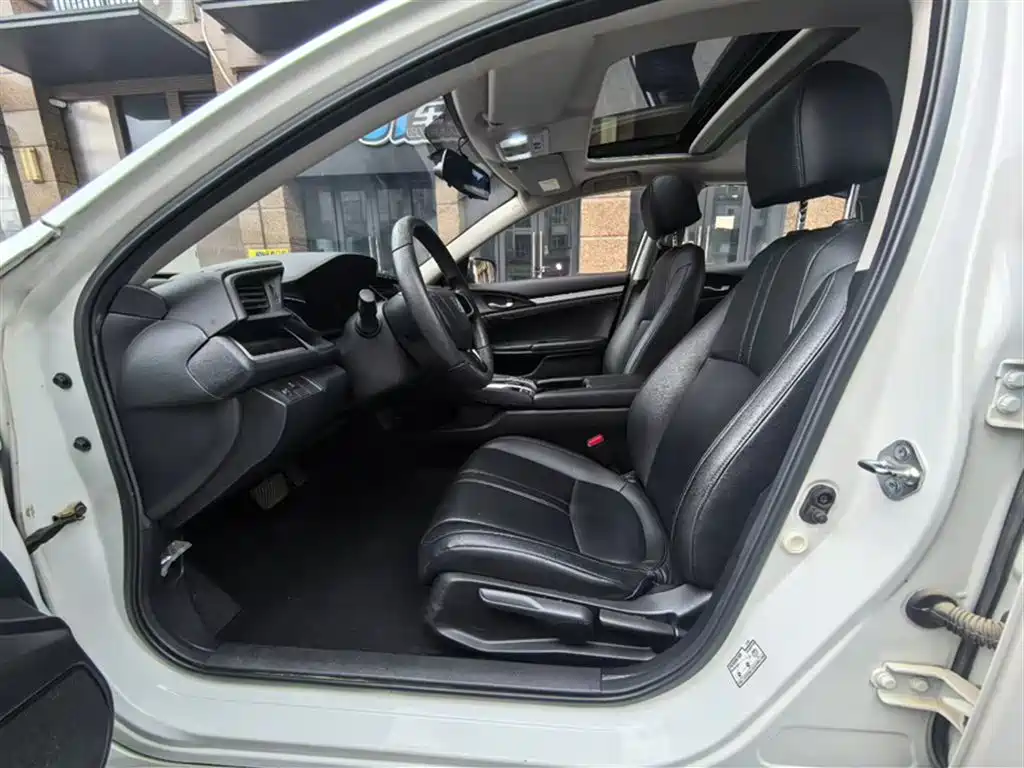 Photo 13 - Honda Civic
