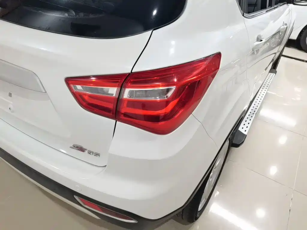 Photo 8 - Changan CS35