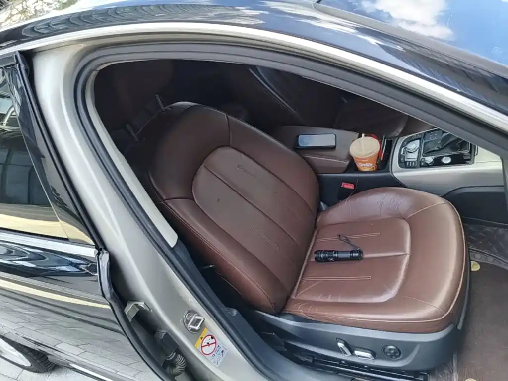 Фото 25 - Audi A6L