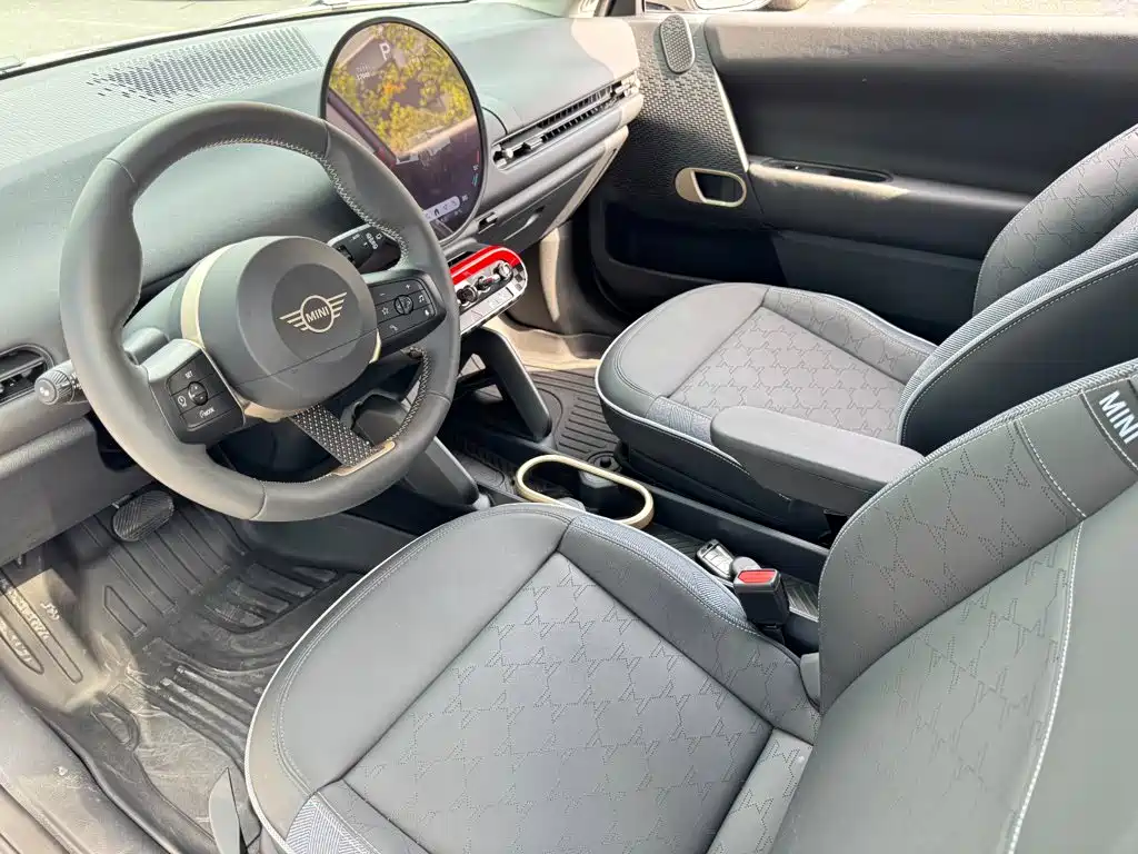 MINI Electric MINI COOPER 2025 2025 Model 456km COOPER E Classic