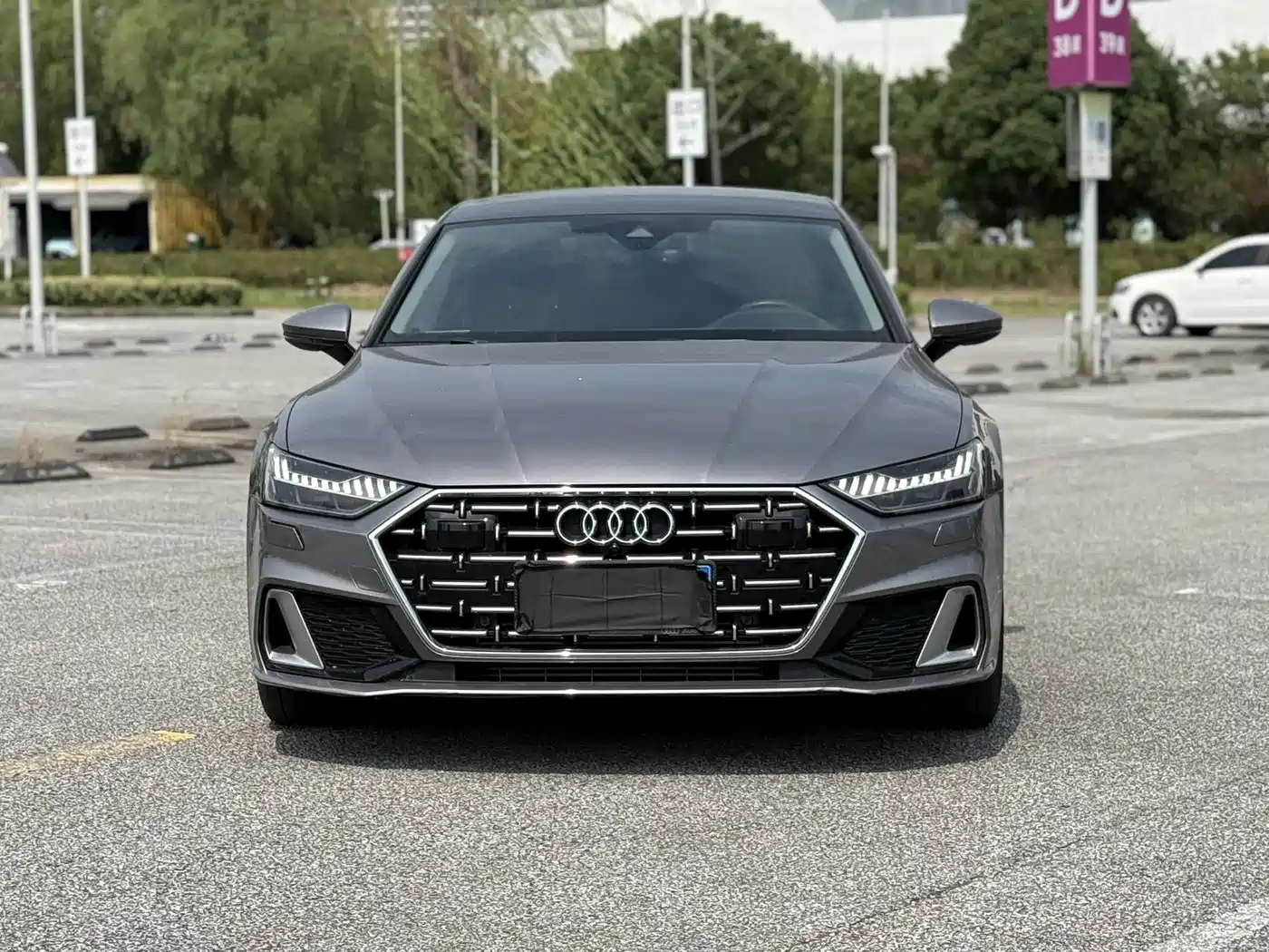 Фото 2 - Audi A7L
