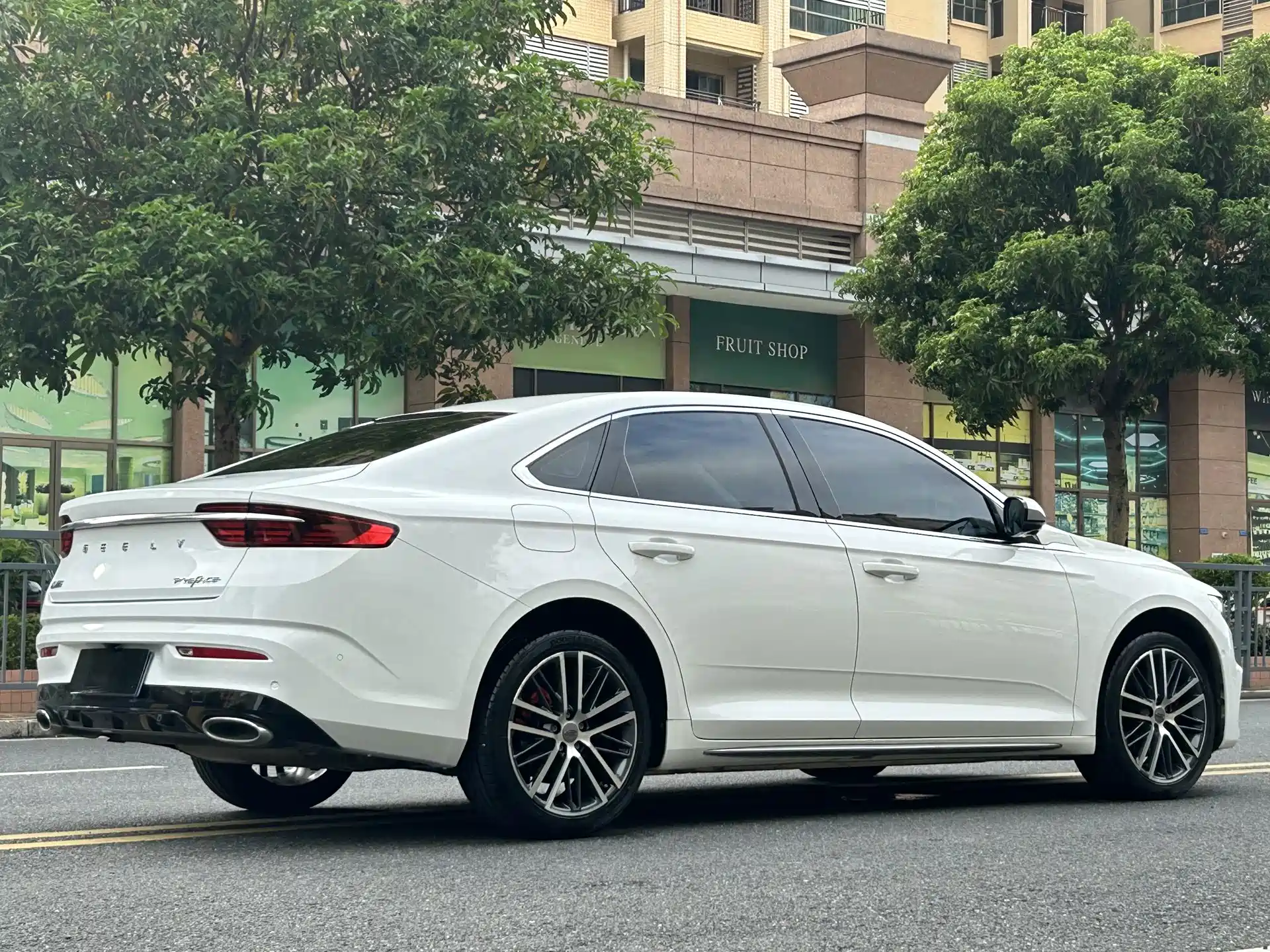 Фото 4 - Geely Preface