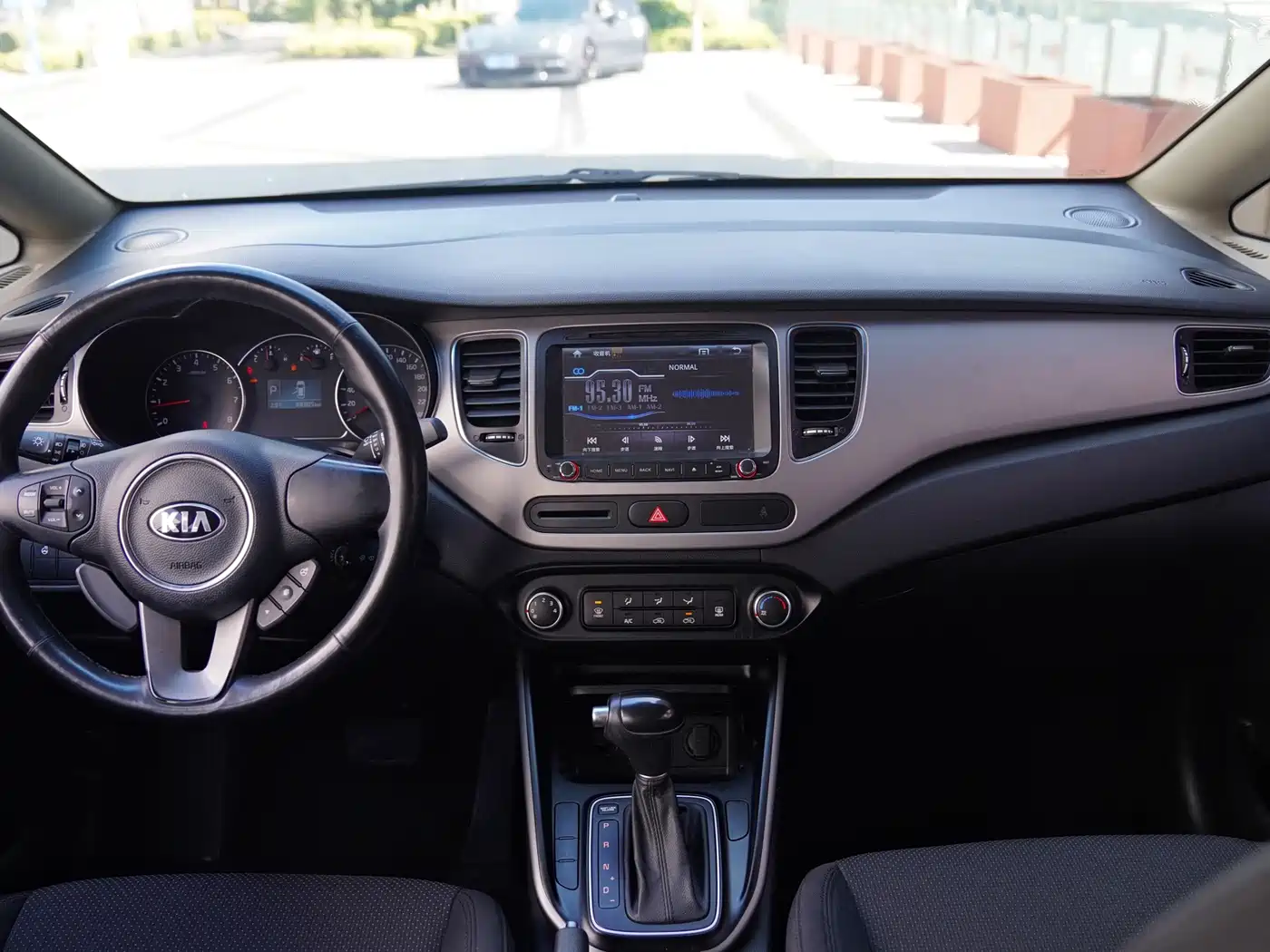 Kia Carens 2013 2013 2.0L 5-Seat Auto Standard China IV