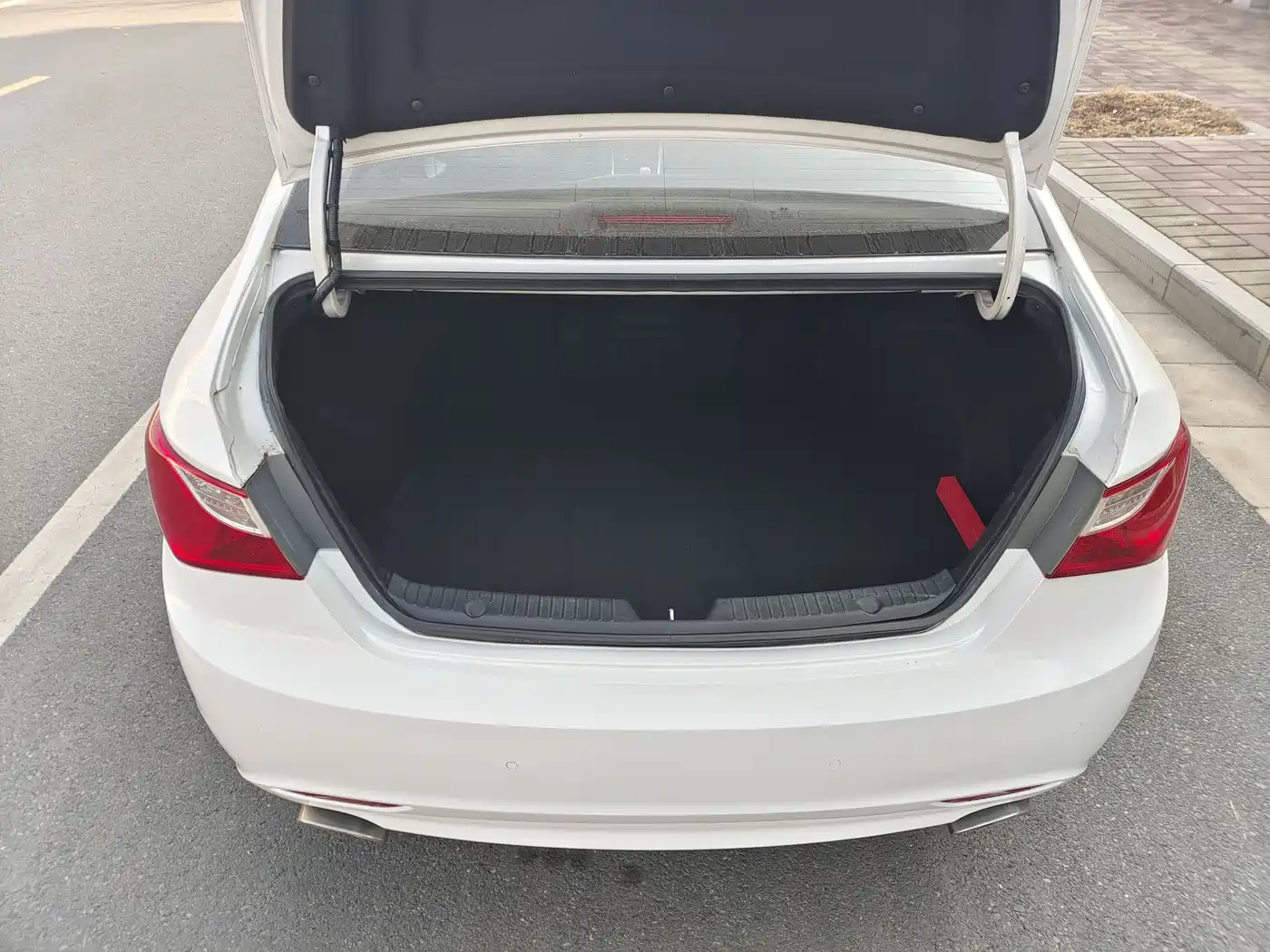 Hyundai Sonata 2015 Classic 2.0L Automatic Luxury Edition фото 11