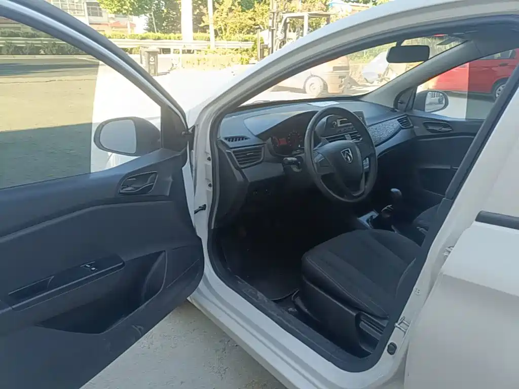 Photo 16 - Baojun 310