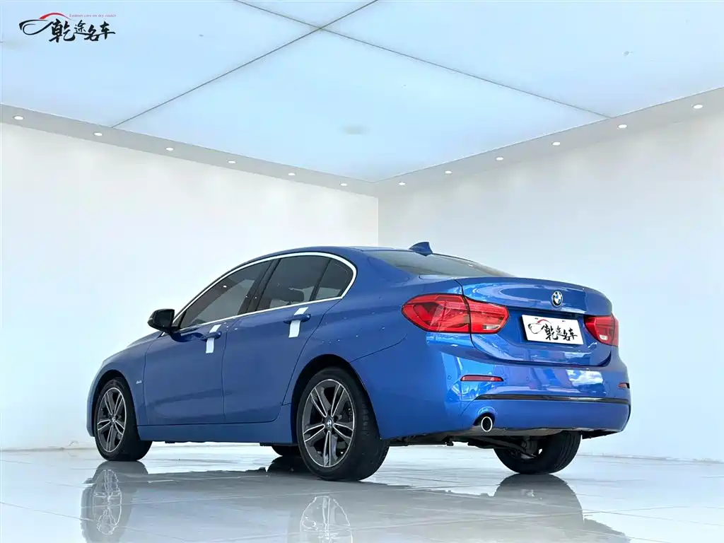 BMW 1 Series 2017 118i Sport фото 5