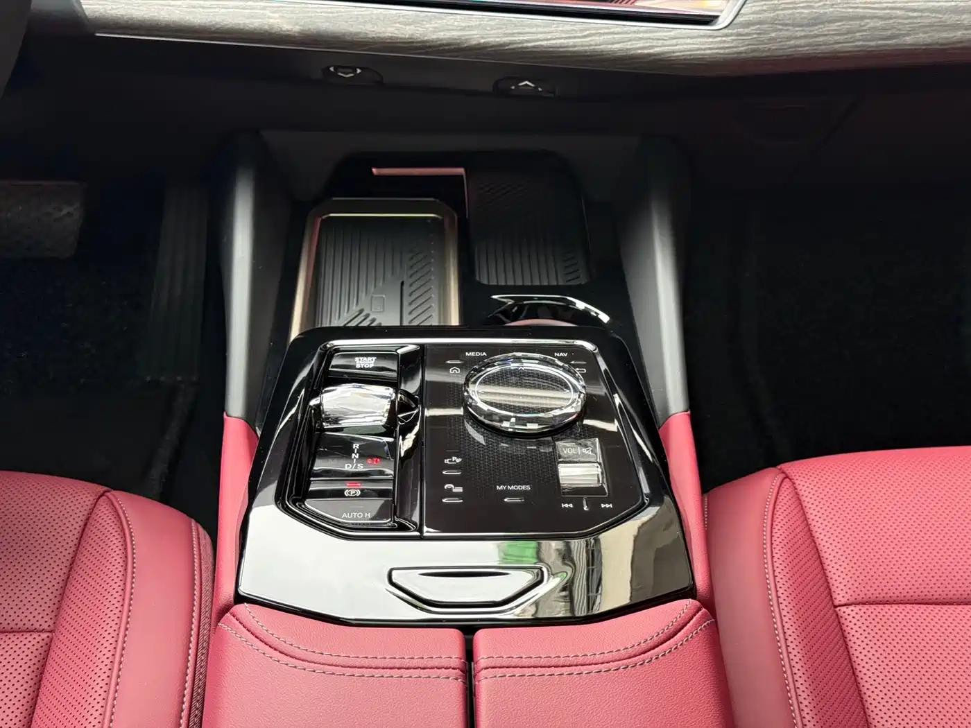 BMW 5 Series 2025 530Li Premium M Sport Package фото 16