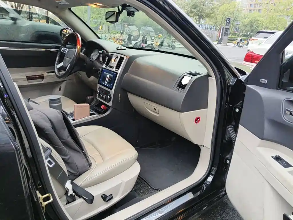 Chrysler 300C 2007 2006 Model 2.7L Luxury Edition