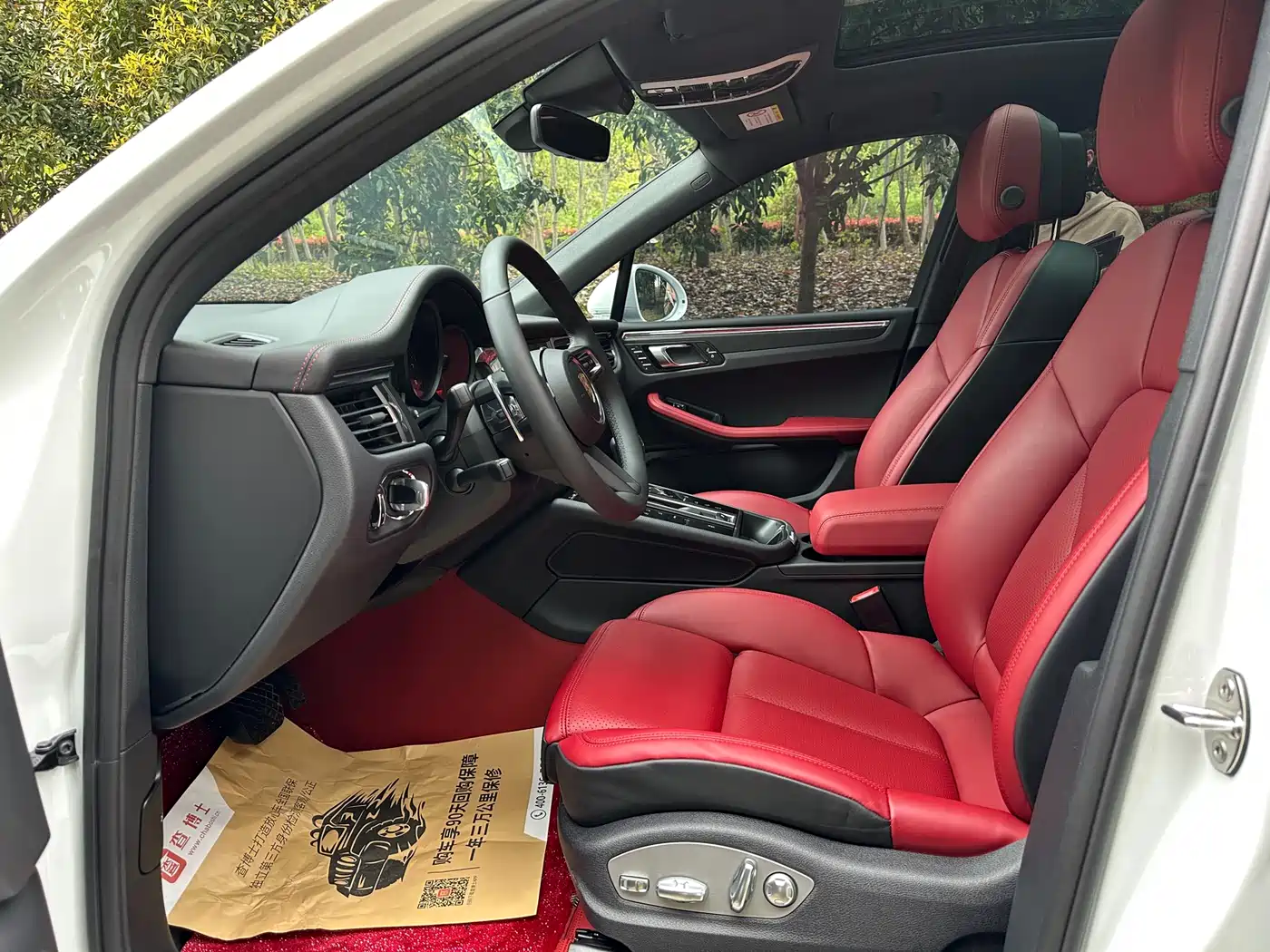 PORSCHE MACAN