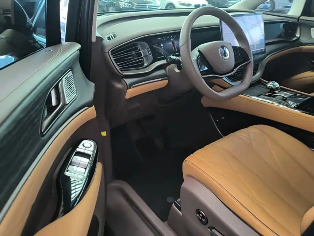 Denza D9 2023 2022 DM-i 970 AWD Flagship