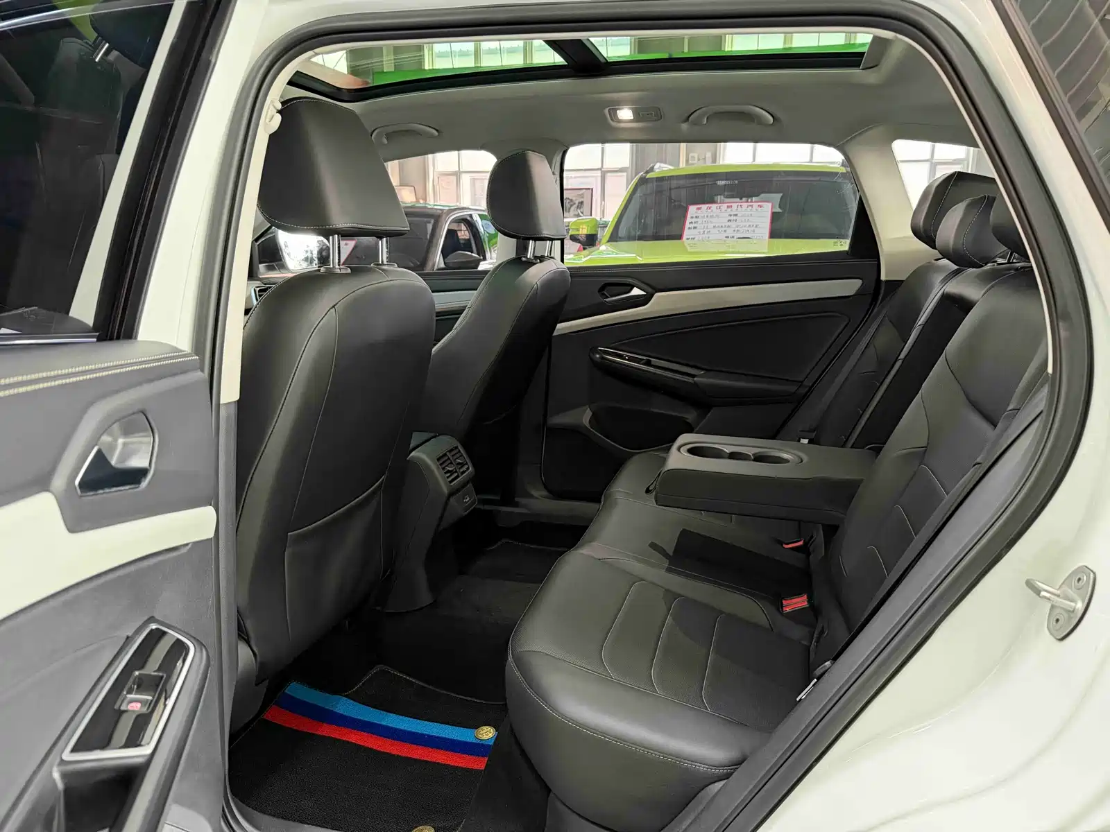 Photo 15 - Jetta VS7