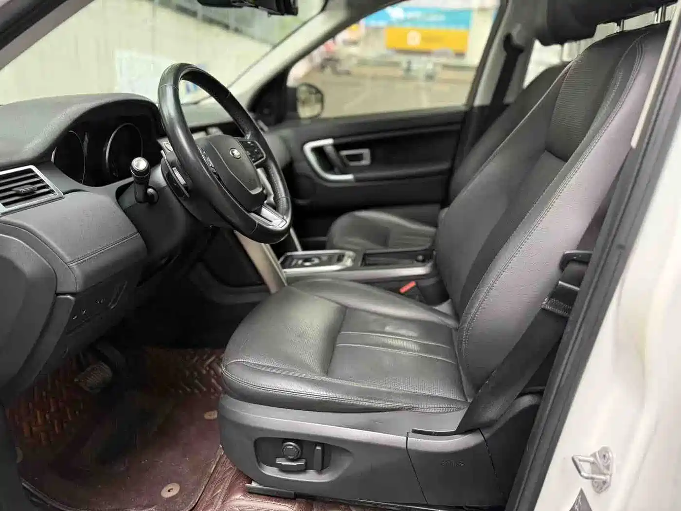 Land Rover Discovery Sport 2018 240PS HSE Edition фото 7