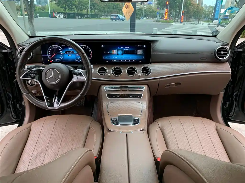 Mercedes-Benz E-Class 2023 E 300 L Fashion фото 19