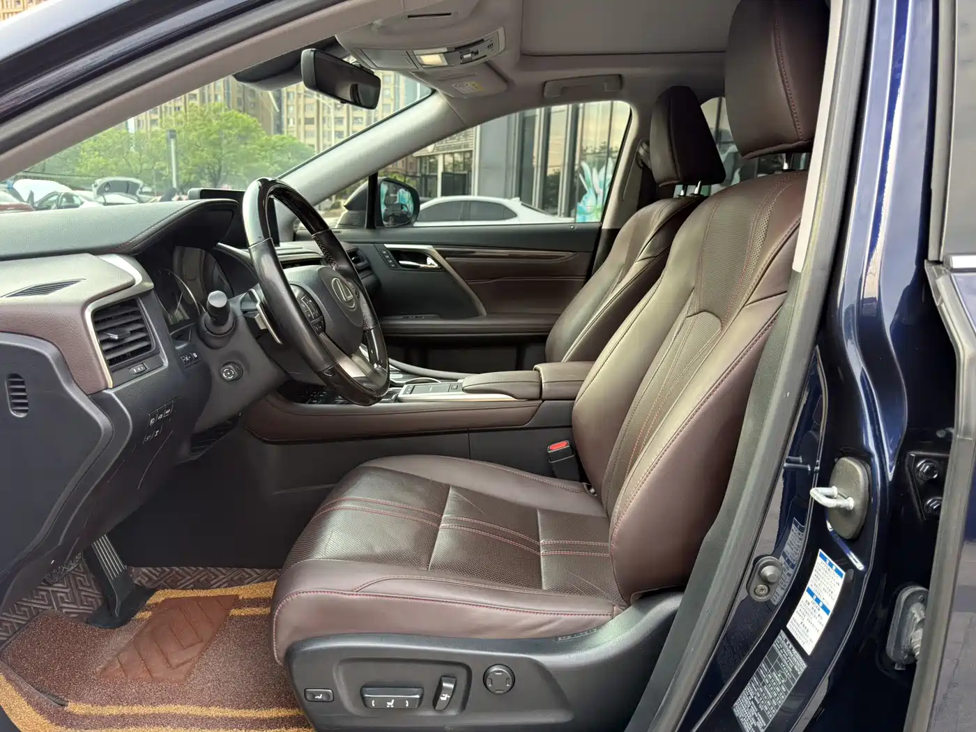 Фото 14 - Lexus RX