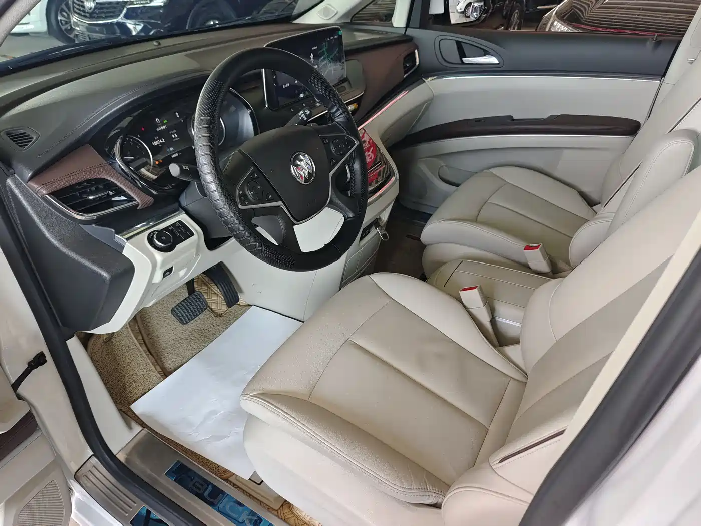 Buick GL8 2020 Model Land Business Class 652T Luxury фото 3