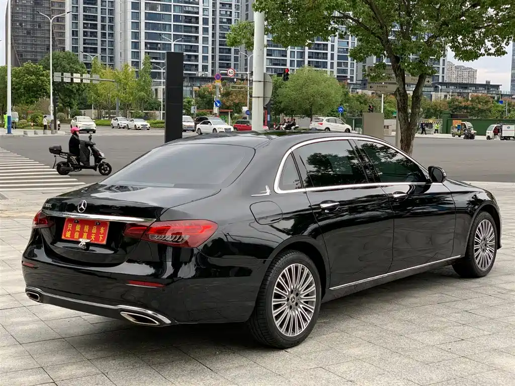 Mercedes-Benz E-Class 2023 E 300 L Fashion фото 4