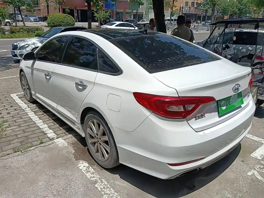 HYUNDAI SONATA