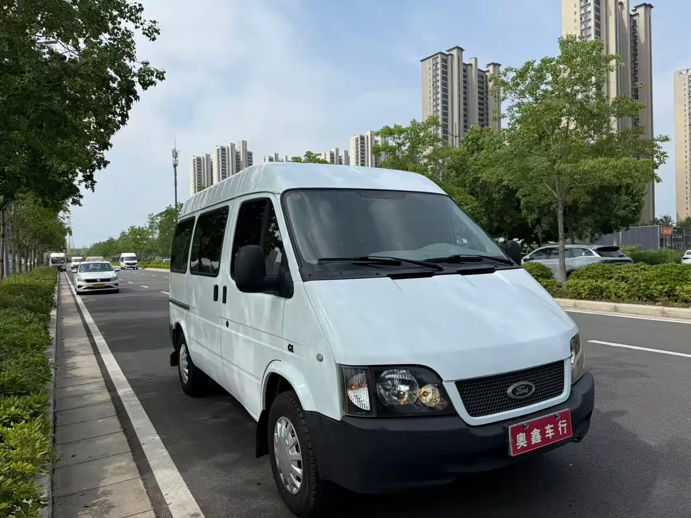 Ford Classic Transit 2016 2016 Model 2.4L Gasoline Short Wheelbase 6-Seat Medium Roof Multi-Purpose Vehicle 4G64S4N