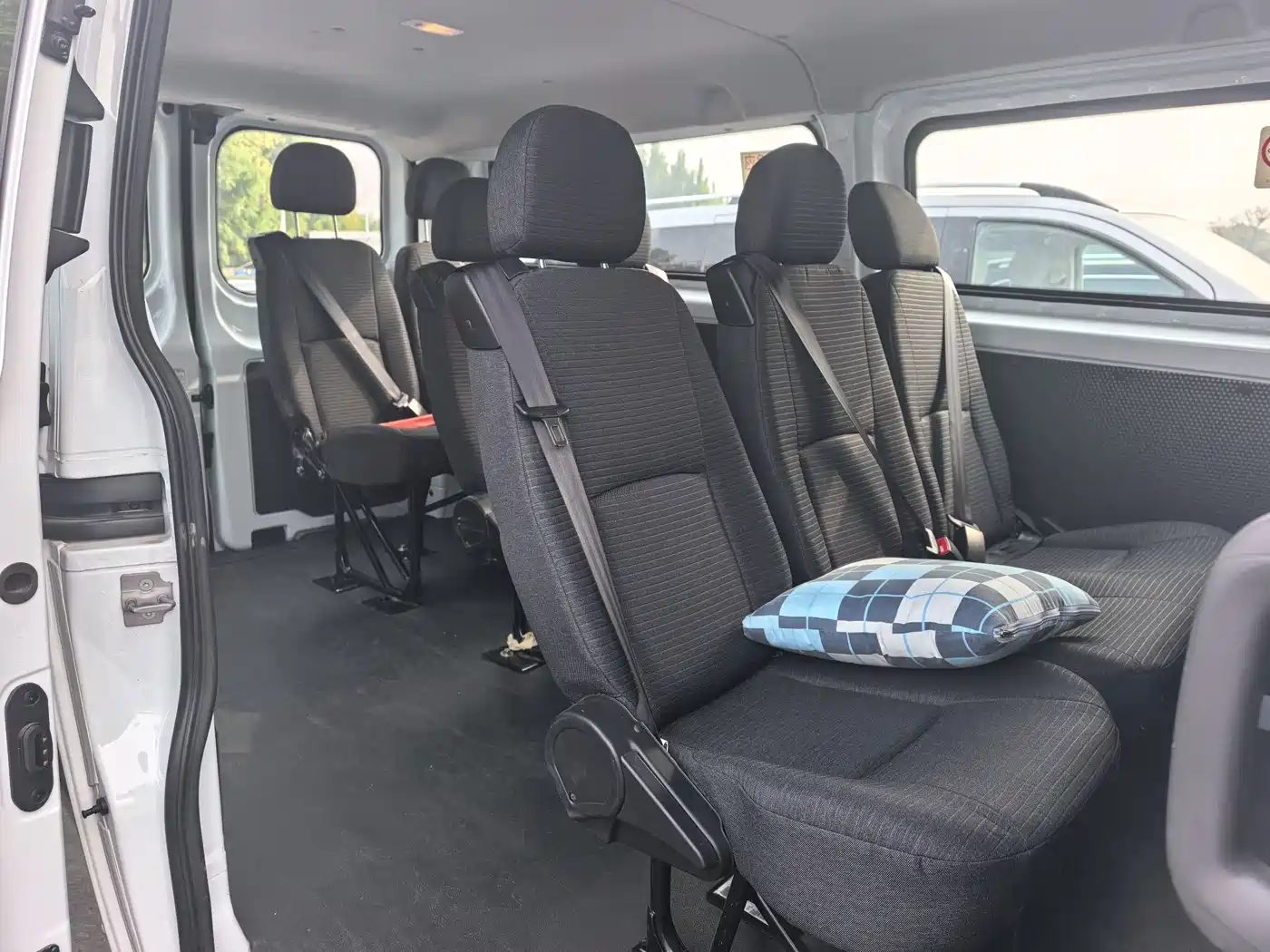 Ford Transit 2023 2023 2.0T Petrol Auto Business Travel Mid-Axis Mid-Roof 10/11/12-seater