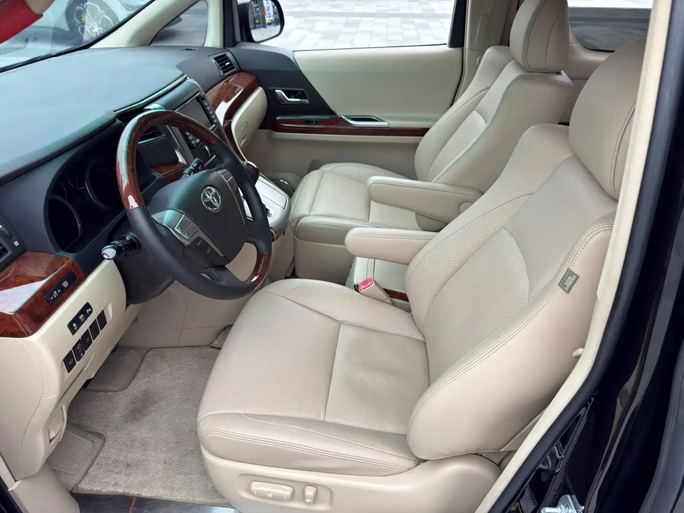 Toyota Alphard 2011 2011 3.5L Luxury Edition