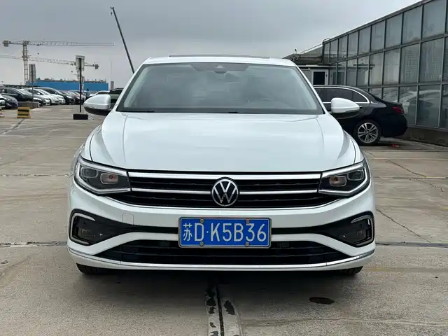 VOLKSWAGEN BORA
