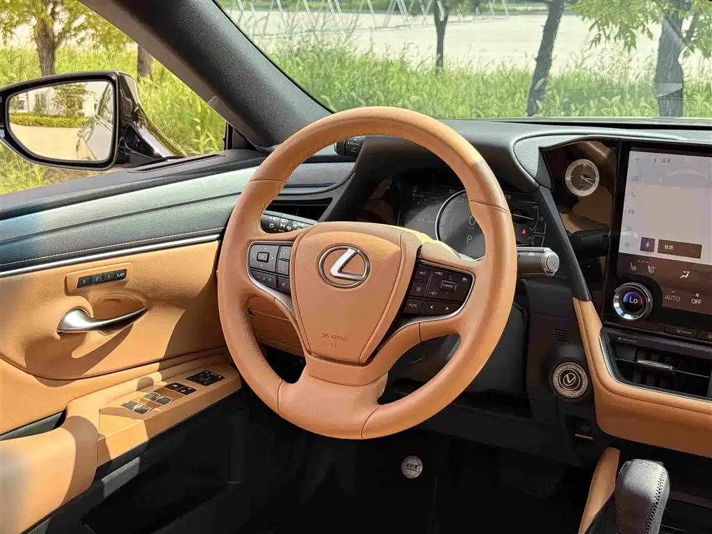 Lexus ES 2025 2025 200 Ultimate Edition