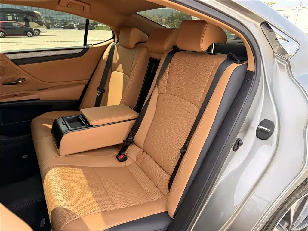 Lexus ES 2025 2025 200 Ultimate Edition