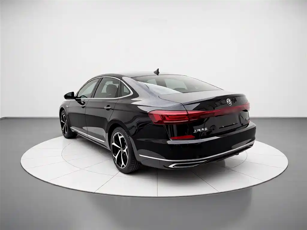 Volkswagen Passat 2023 330TSI Starlight Premium Edition фото 23