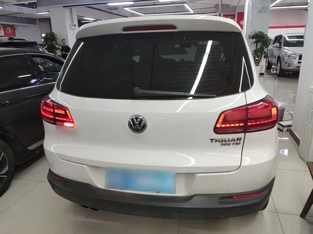 صورة 6 - Volkswagen Tiguan