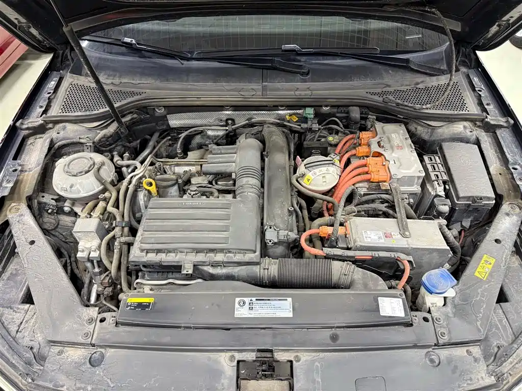 VOLKSWAGEN MAGOTAN GTE PLUG IN HYBRID