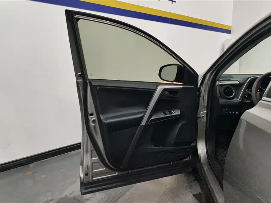 Toyota RAV4 Rongfang 2018 2.0L CVT 2WD Trend X Edition фото 7