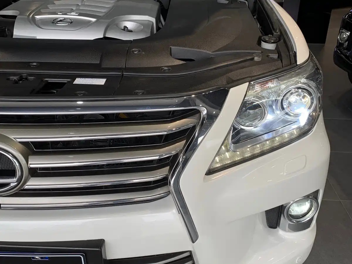 Lexus LX 2013 570 фото 23