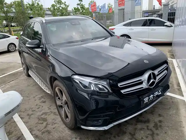 MERCEDES-BENZ GLC