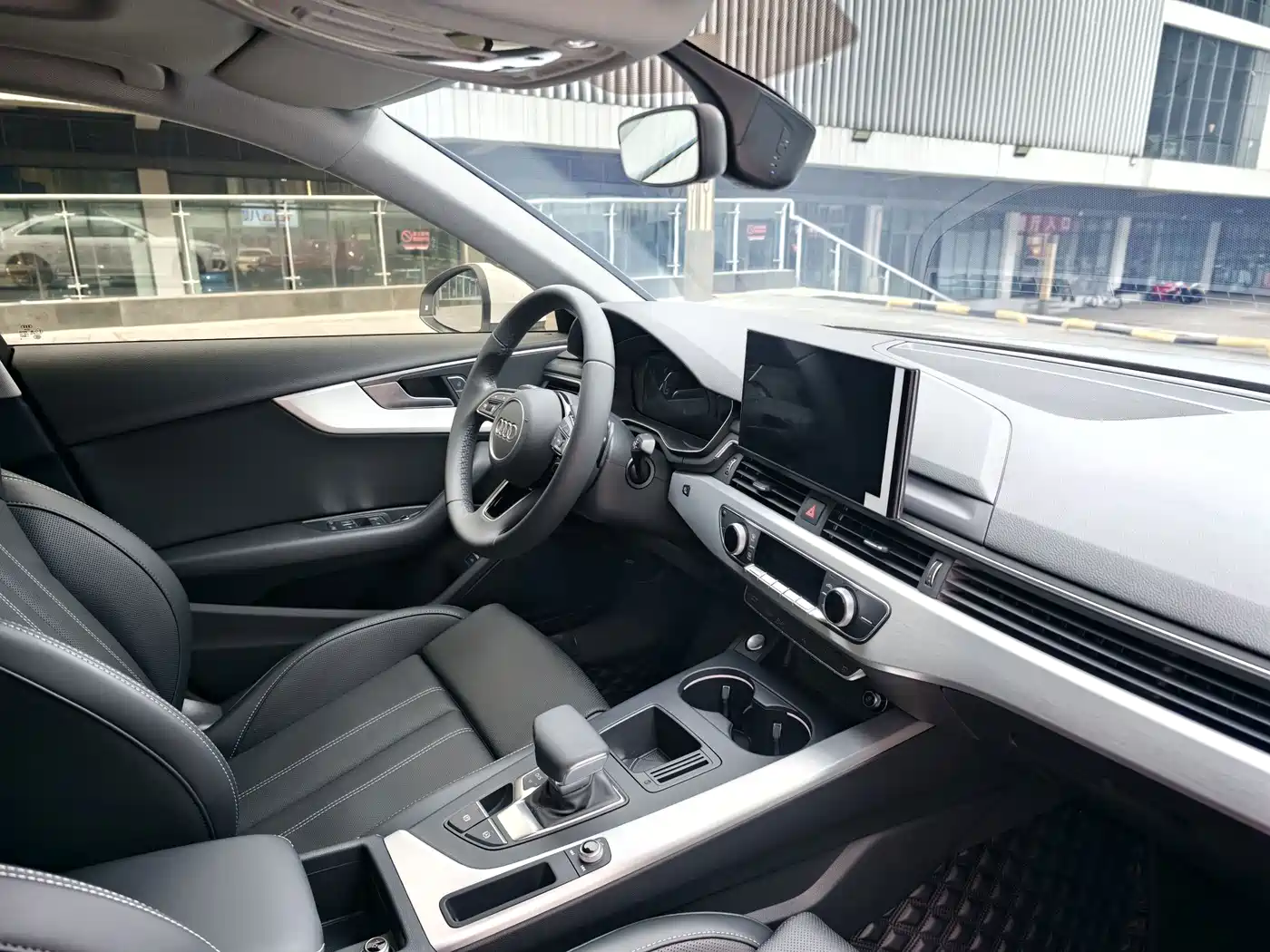 Audi A4L 2025 2025 2 Million Celebration Edition 40 TFSI Fashion Dynamic