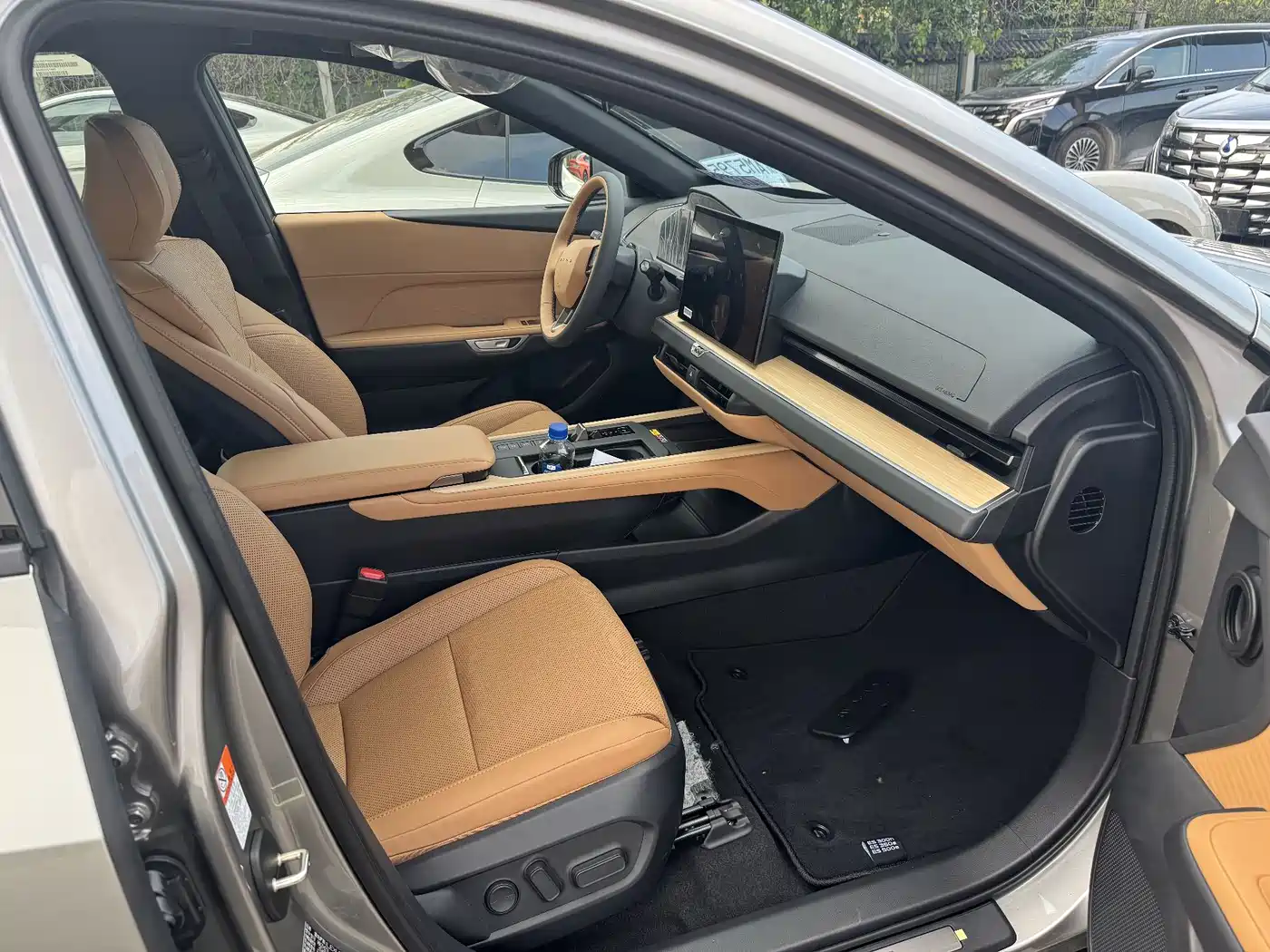 Lexus ES 2025 Model 300h Base Version фото 10