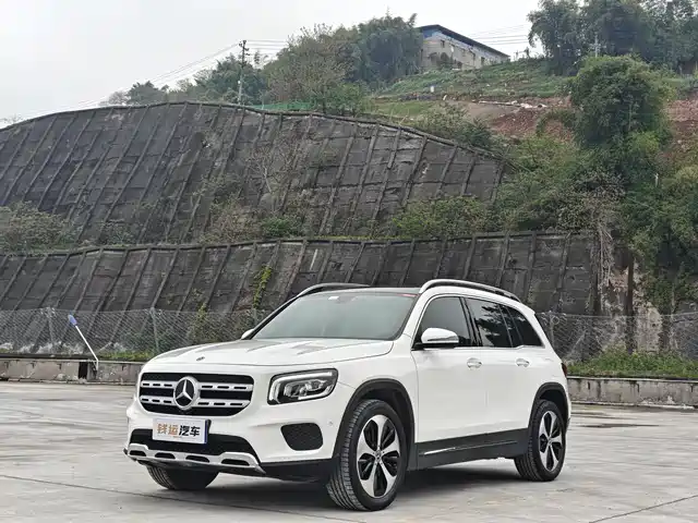 MERCEDES-BENZ GLB