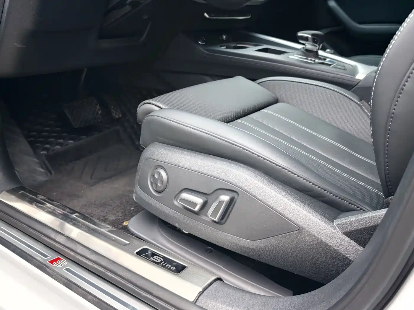 Audi A4L 2025 2025 2 Million Celebration Edition 40 TFSI Fashion Dynamic