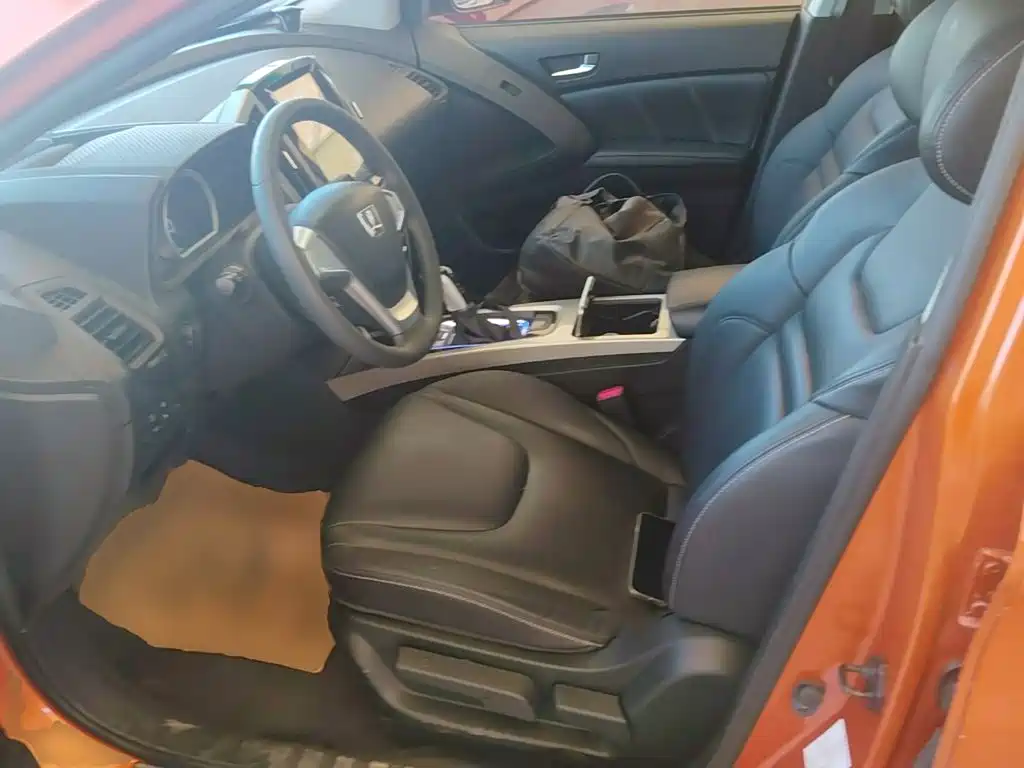 Luxgen U6 SUV 2015 2015 1.8T Fashion Upgrade