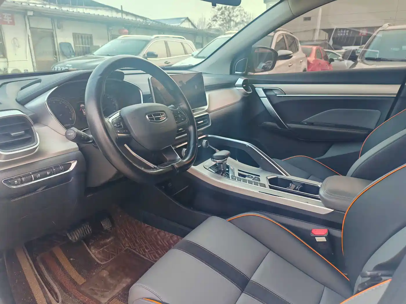 Фото 4 - Geely Binyue