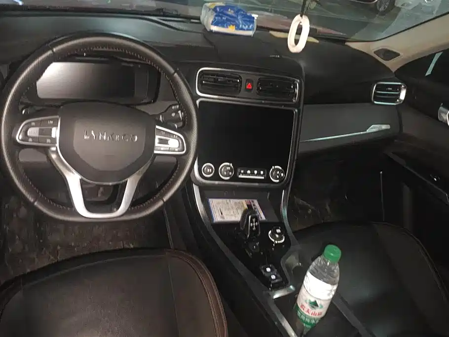 Lynk & Co 01 2017 2.0T AWD Pro фото 12