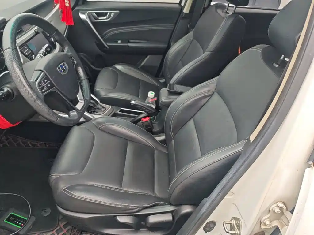 Фото 15 - Geely Vision X3