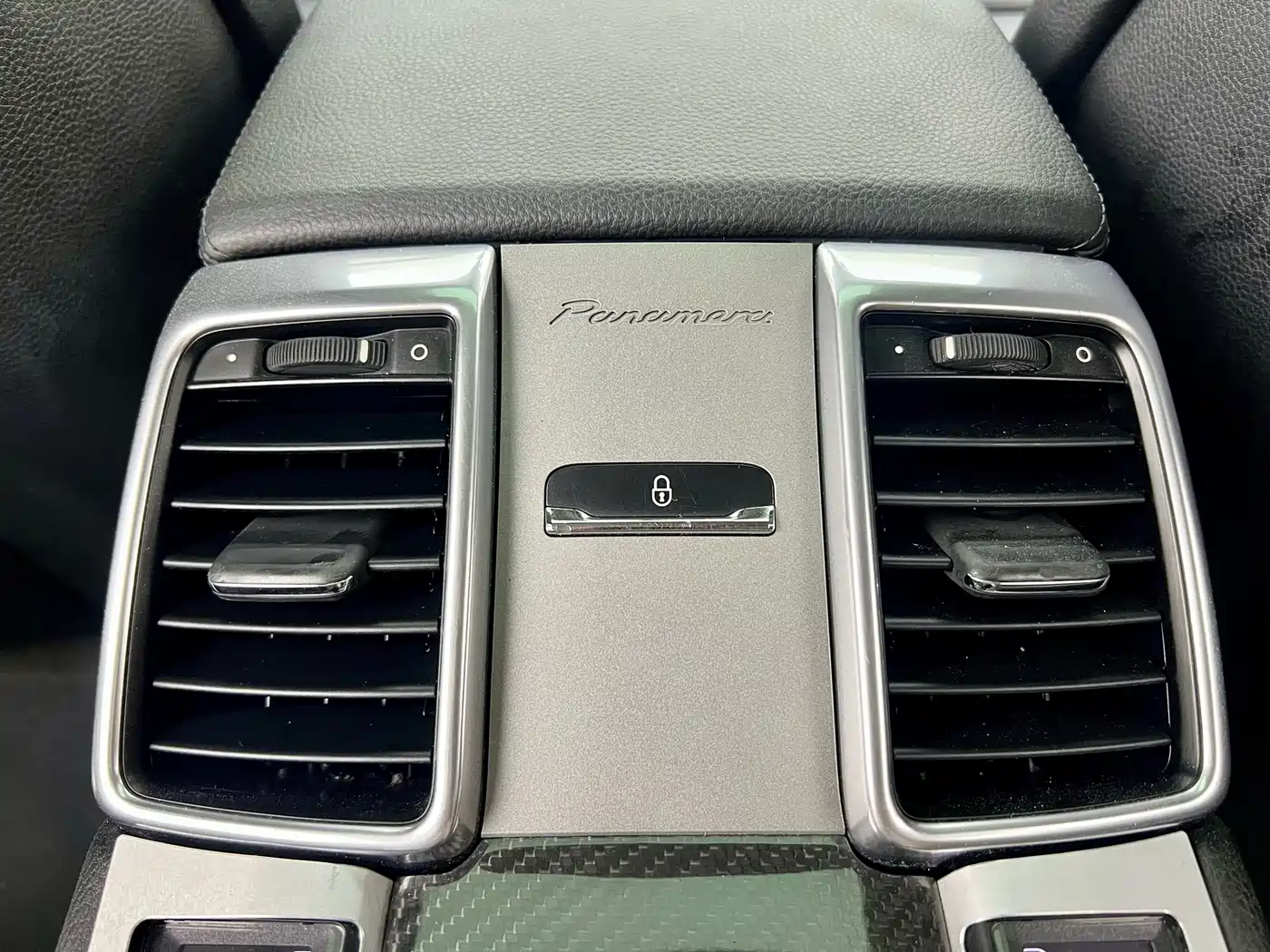 Porsche Panamera 2014 Panamera 3.0T фото 26
