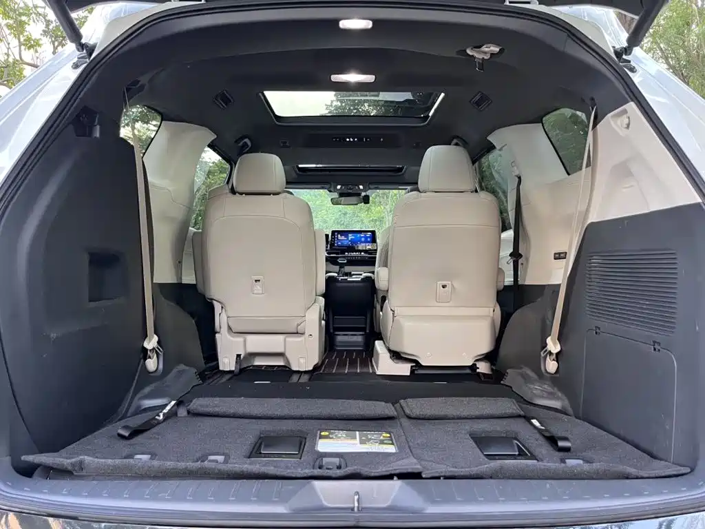 Фото 16 - Toyota Granvia