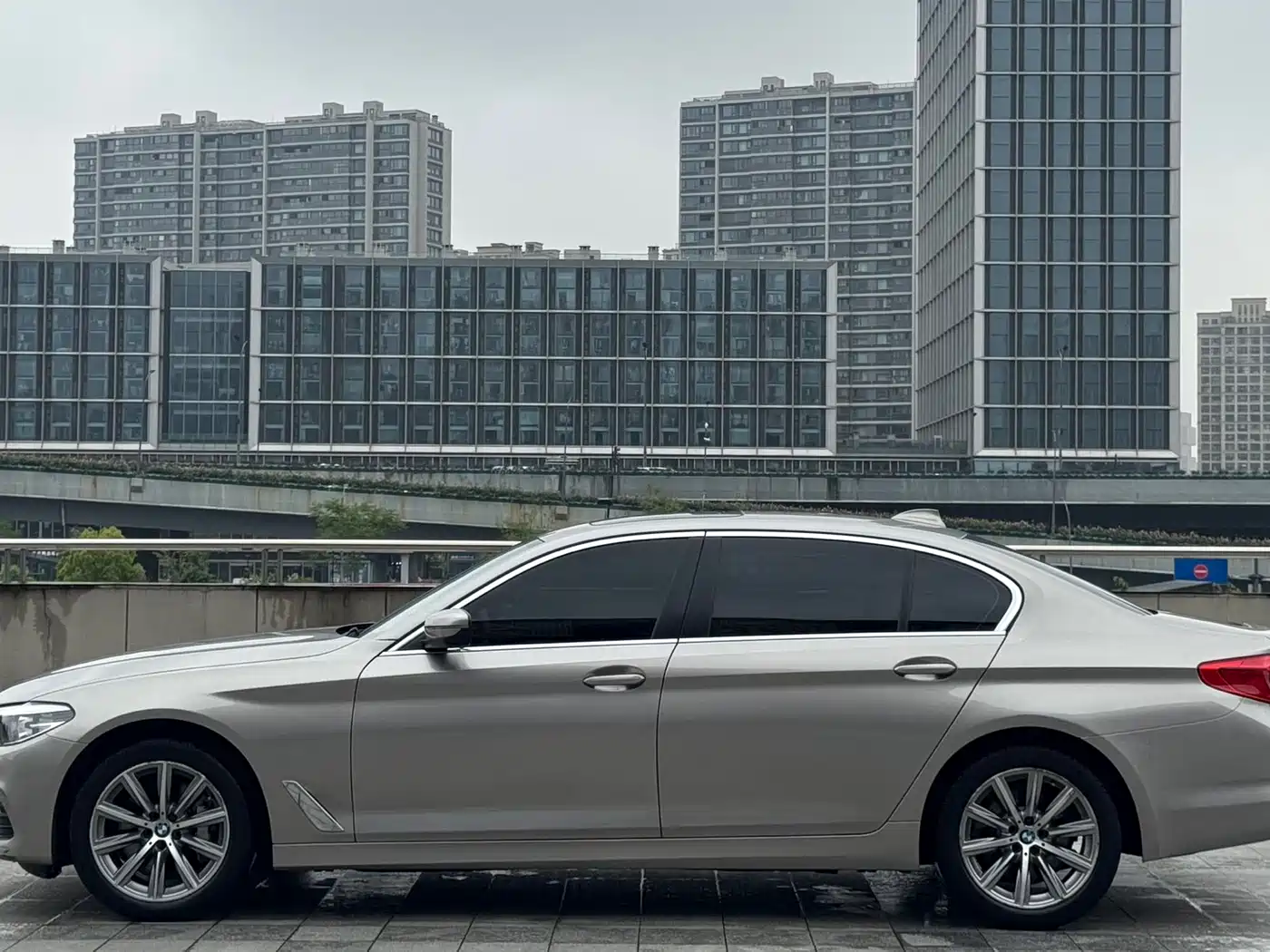 BMW 5 Series 2018 528Li Launch Special Edition фото 16