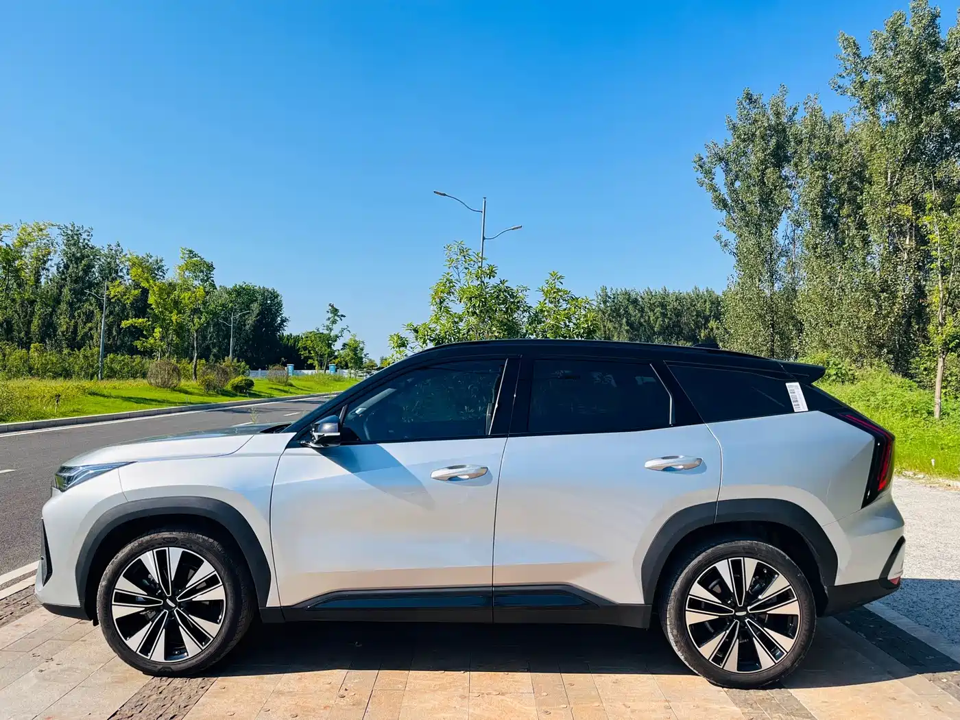 Фото 9 - Geely Boyue L