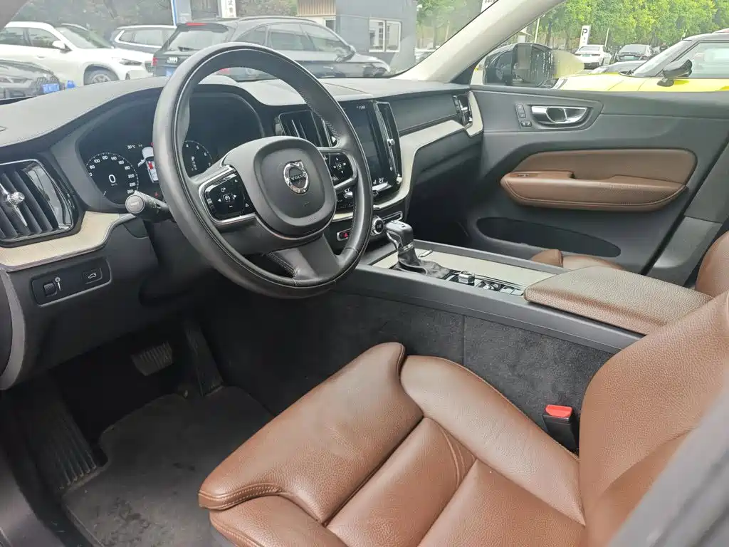 Фото 6 - Volvo XC60