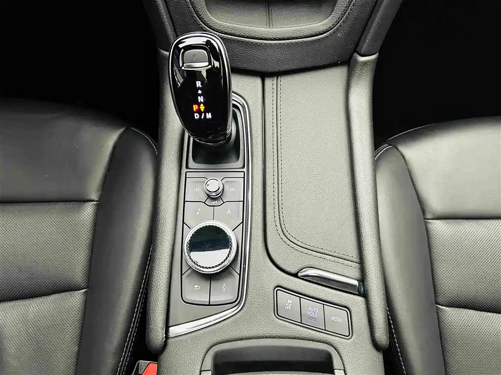 Фото 17 - Cadillac XT6