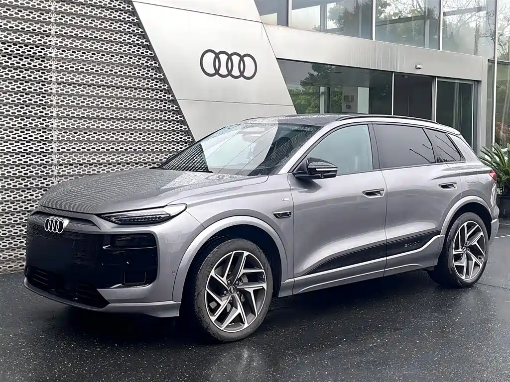 AUDI Q6L E TRON